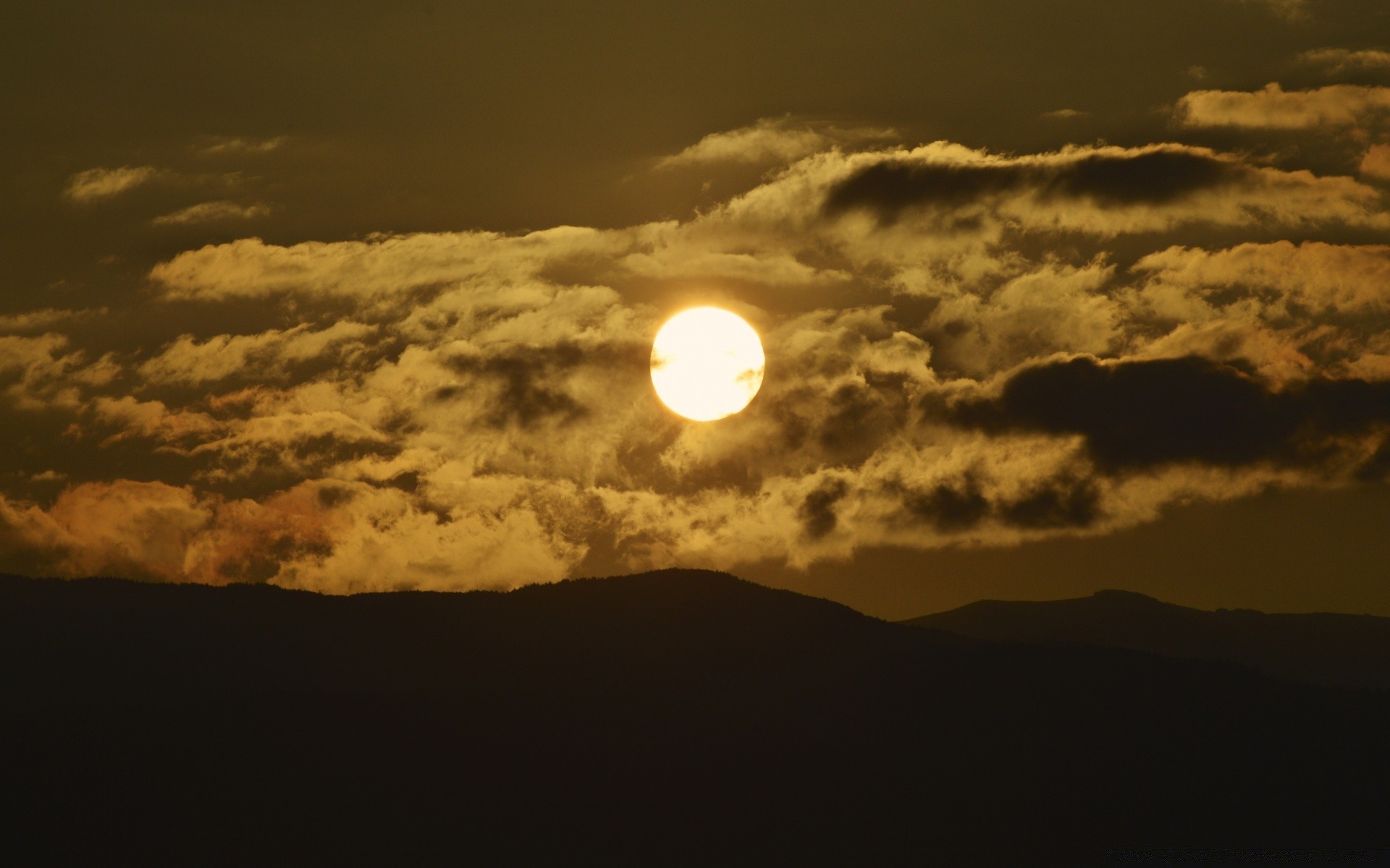 ciel coucher de soleil ciel paysage soleil lumière soir crépuscule aube beau temps nuage météo tempête lumière du jour silhouette rétro-éclairé nature lune à l extérieur montagne