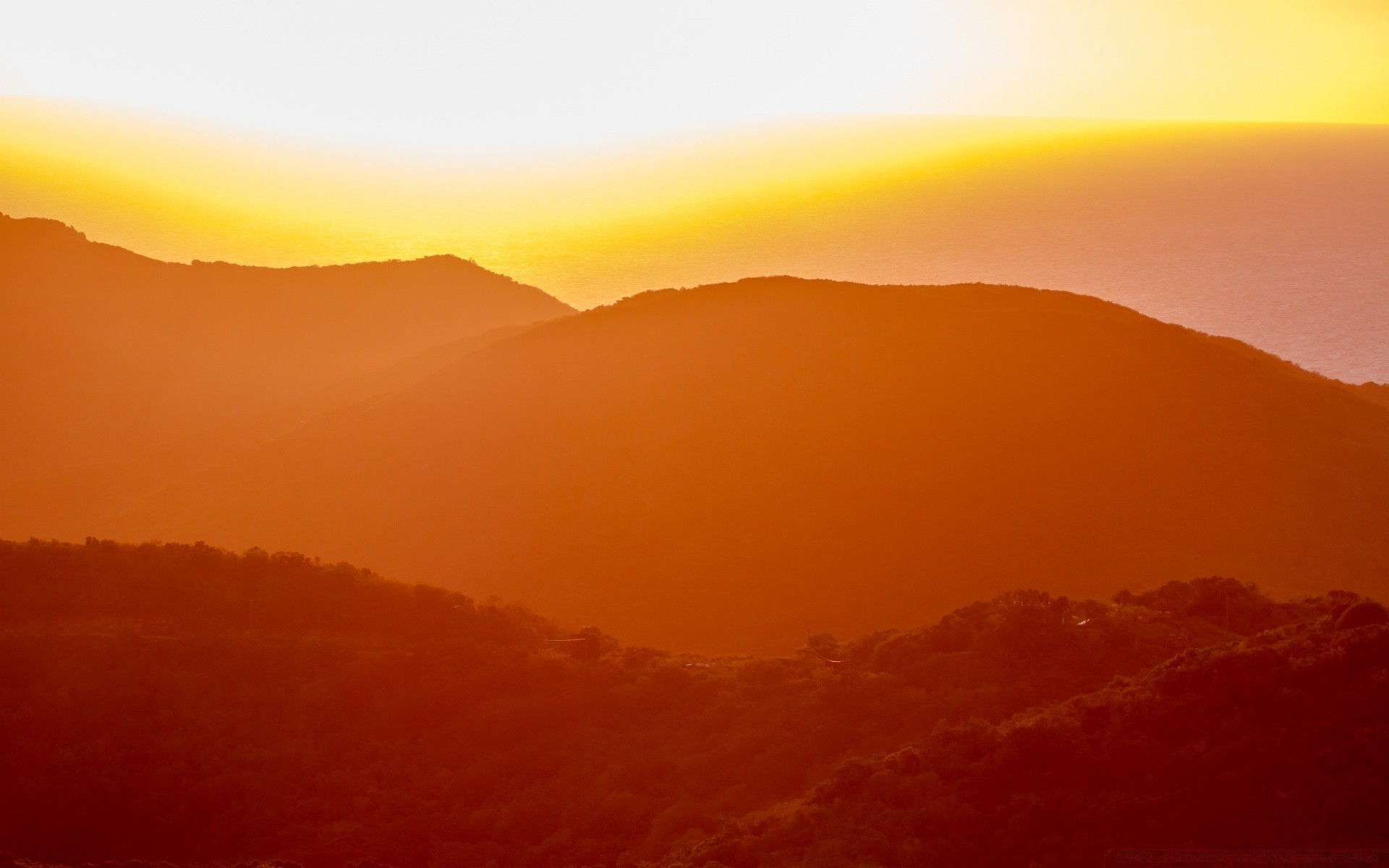 cielo tramonto alba sera illuminato nebbia paesaggio sole montagna crepuscolo luce del giorno all aperto cielo viaggi nebbia