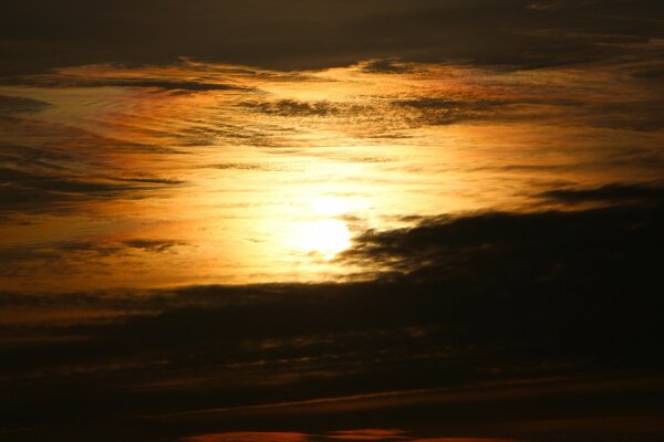 El sol del atardecer. Naturaleza. De noche