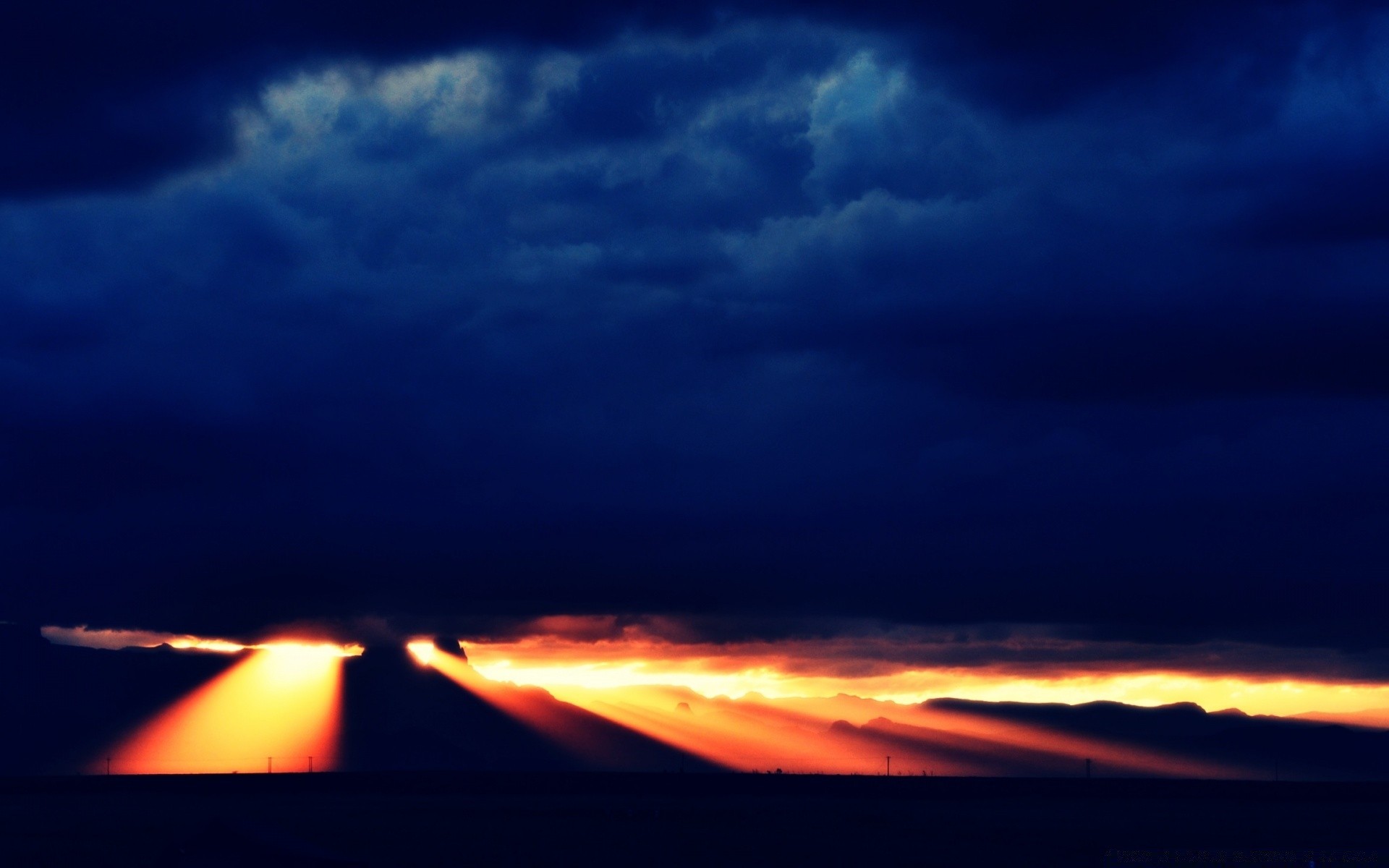 ciel coucher de soleil ciel soir crépuscule tempête aube à l extérieur sombre soleil lumière météo paysage nature voyage lune foudre eau