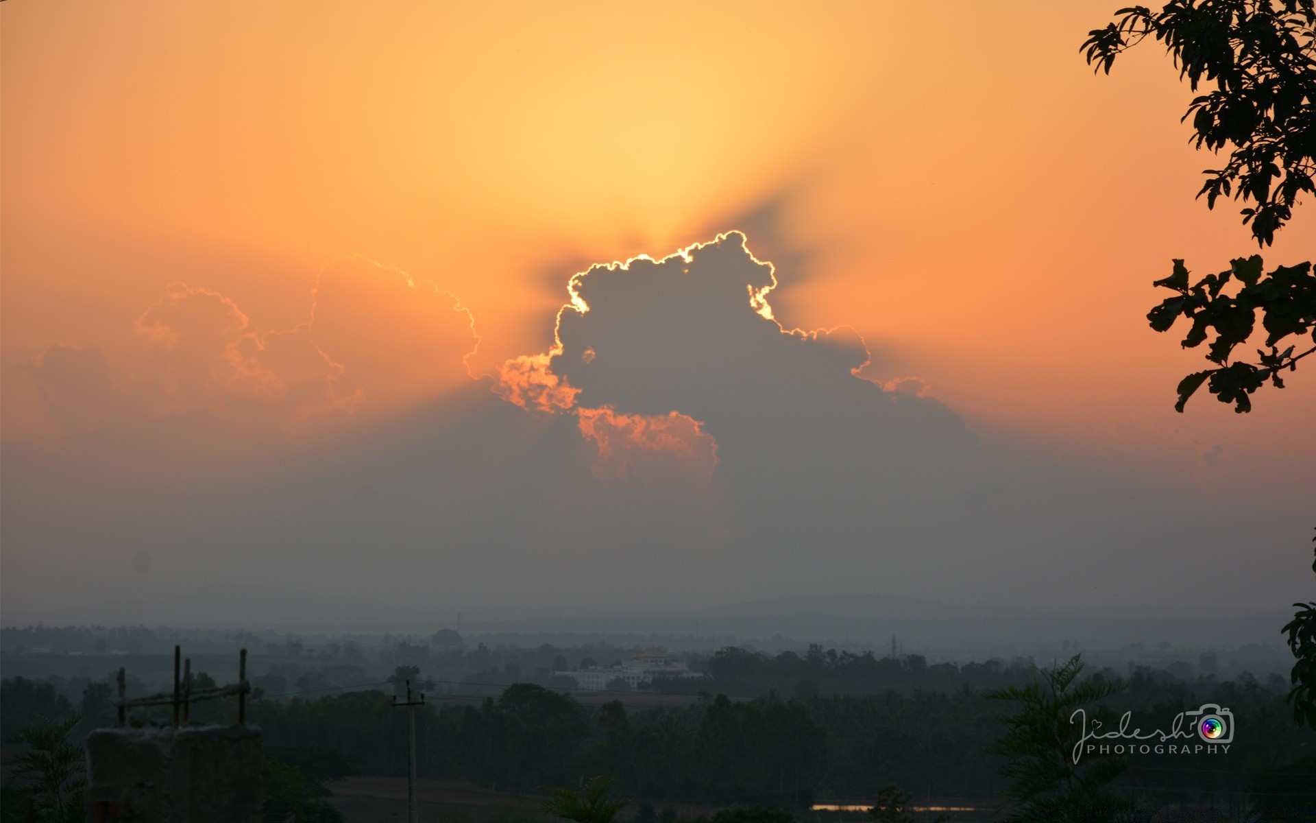 céu pôr do sol amanhecer noite ao ar livre céu névoa crepúsculo sol paisagem natureza árvore névoa viagens silhueta luz do dia luz de fundo luz bom tempo