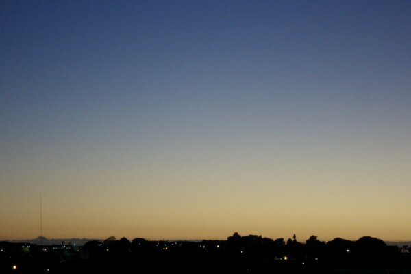 Cielo nocturno al atardecer