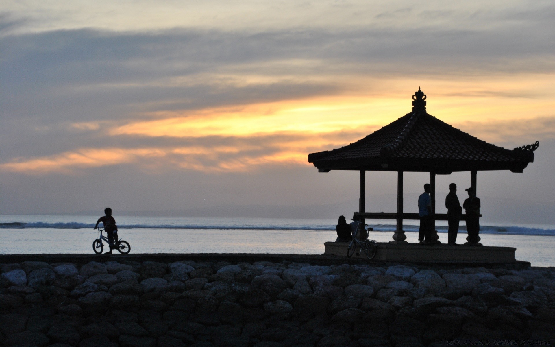 ciel plage eau océan mer aube vacances mer coucher de soleil lac silhouette voyage loisirs paysage paysage soleil rétro-éclairé jetée solitude lumière du jour