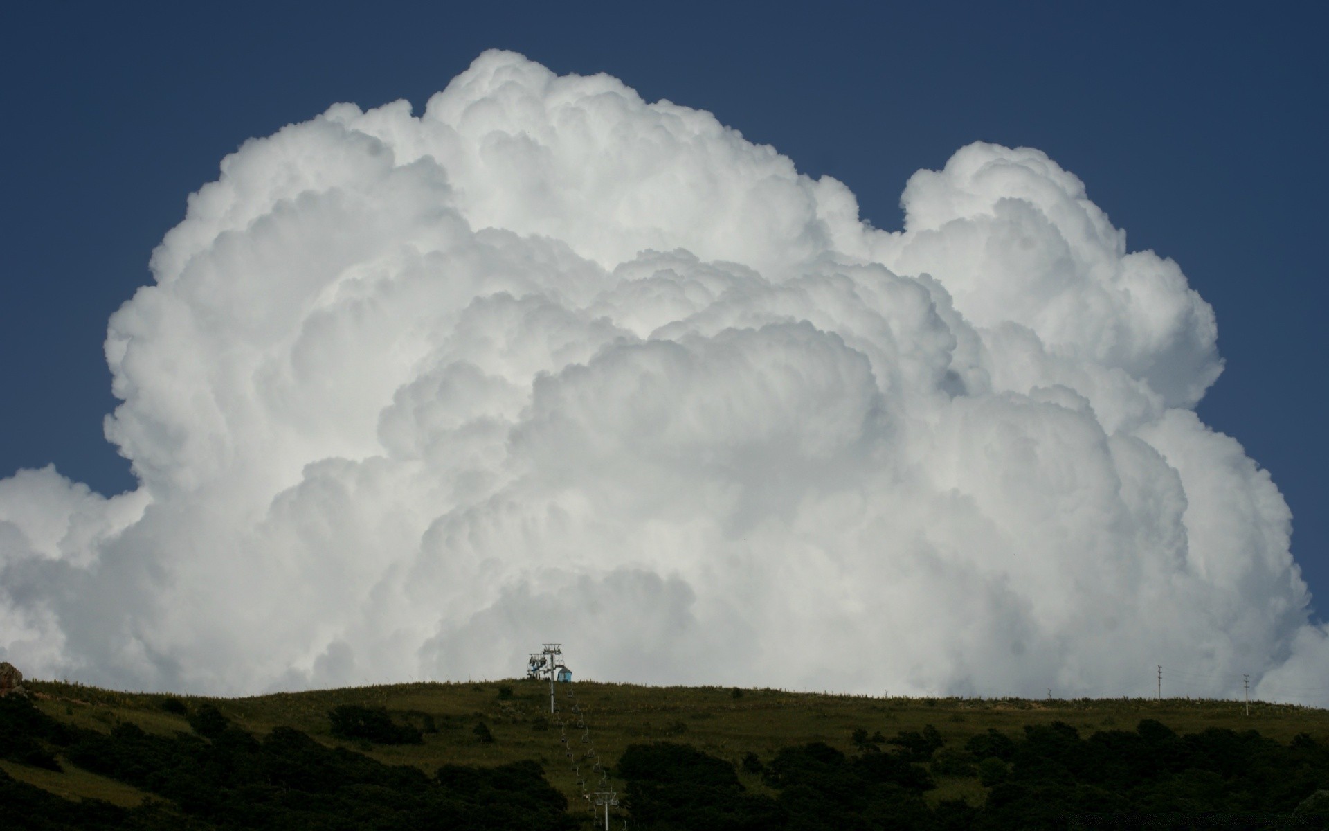 ciel paysage tempête météo ciel lumière du jour à l extérieur lumière pluie nuage montagnes scénique environnement nature voyage orage colline