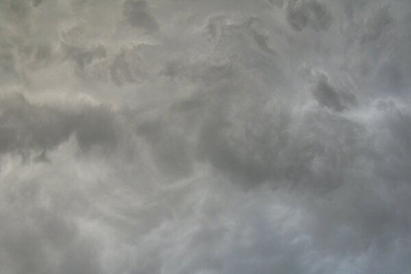 Rétro dessin ciel gris tempête