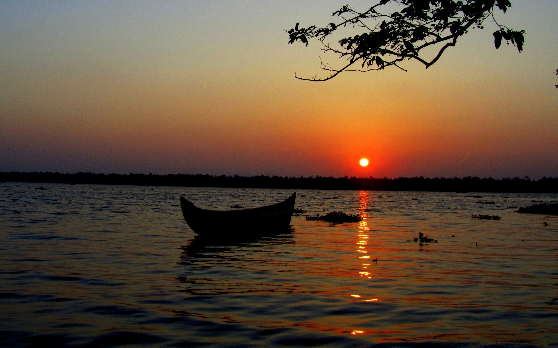 lac coucher de soleil aube eau soleil crépuscule soir silhouette réflexion rétro-éclairé mer plage océan sang-froid beau temps été pêcheur bateau ciel