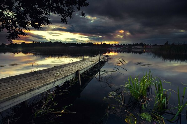 Reflection of the dawn on the water