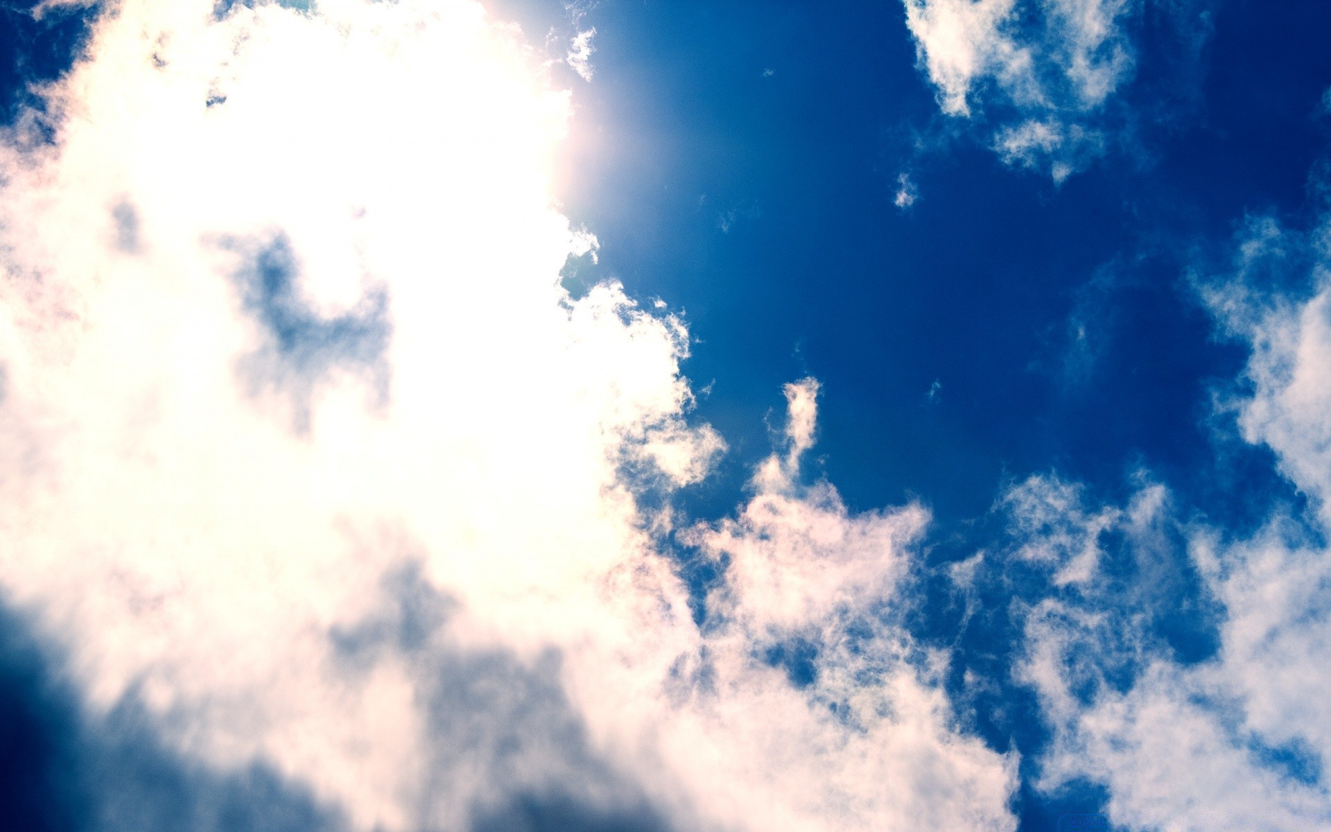 天空 天空 户外 日光 自然 天气 好天气 高 桌面 夏天 光 环境 明亮 空气 景观 空间 云 太阳 颜色 风景如画