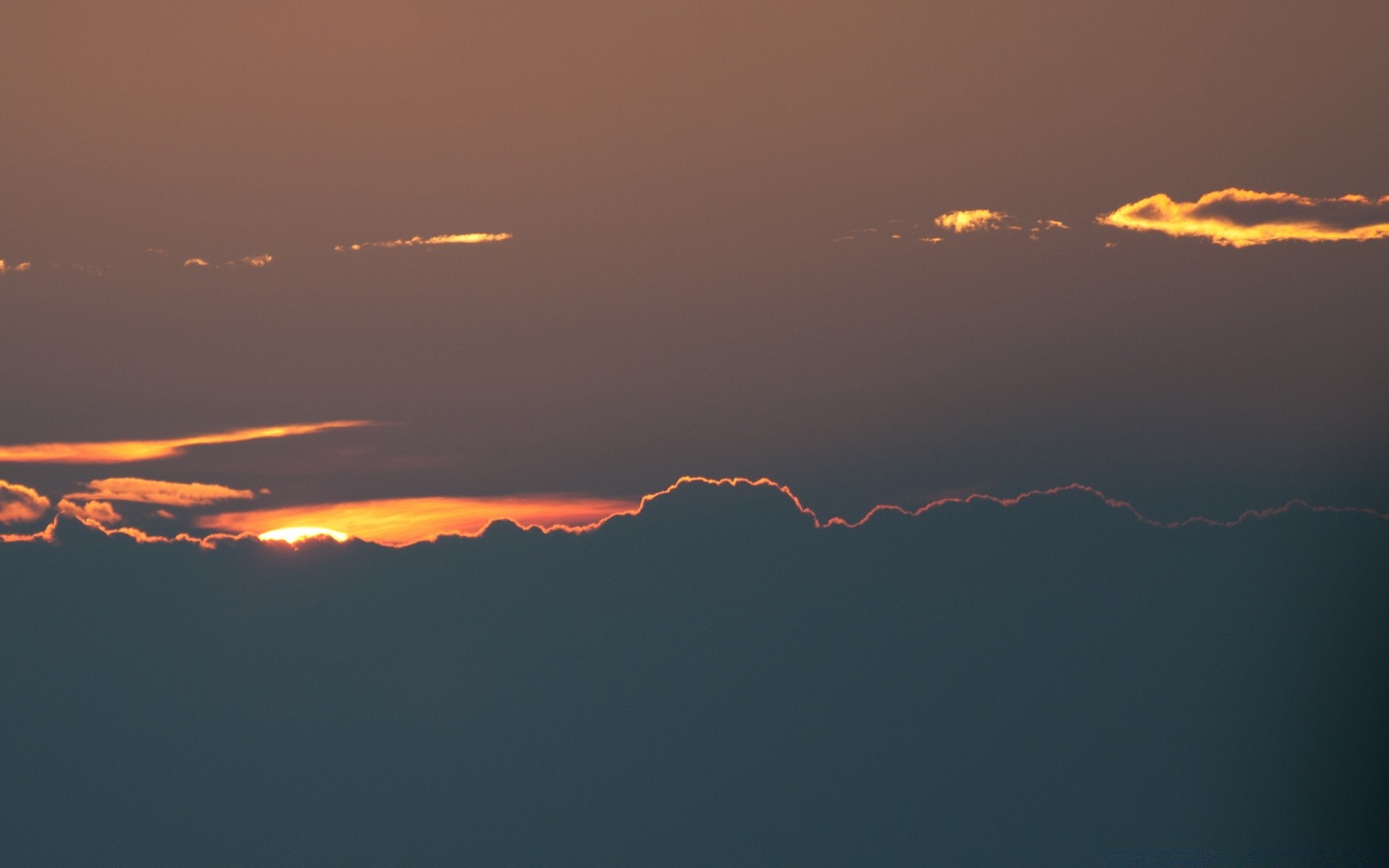 céu pôr do sol avião céu noite avião paisagem luz amanhecer retroiluminado voo silhueta sol luz do dia fumaça praia tempo anoitecer viagens