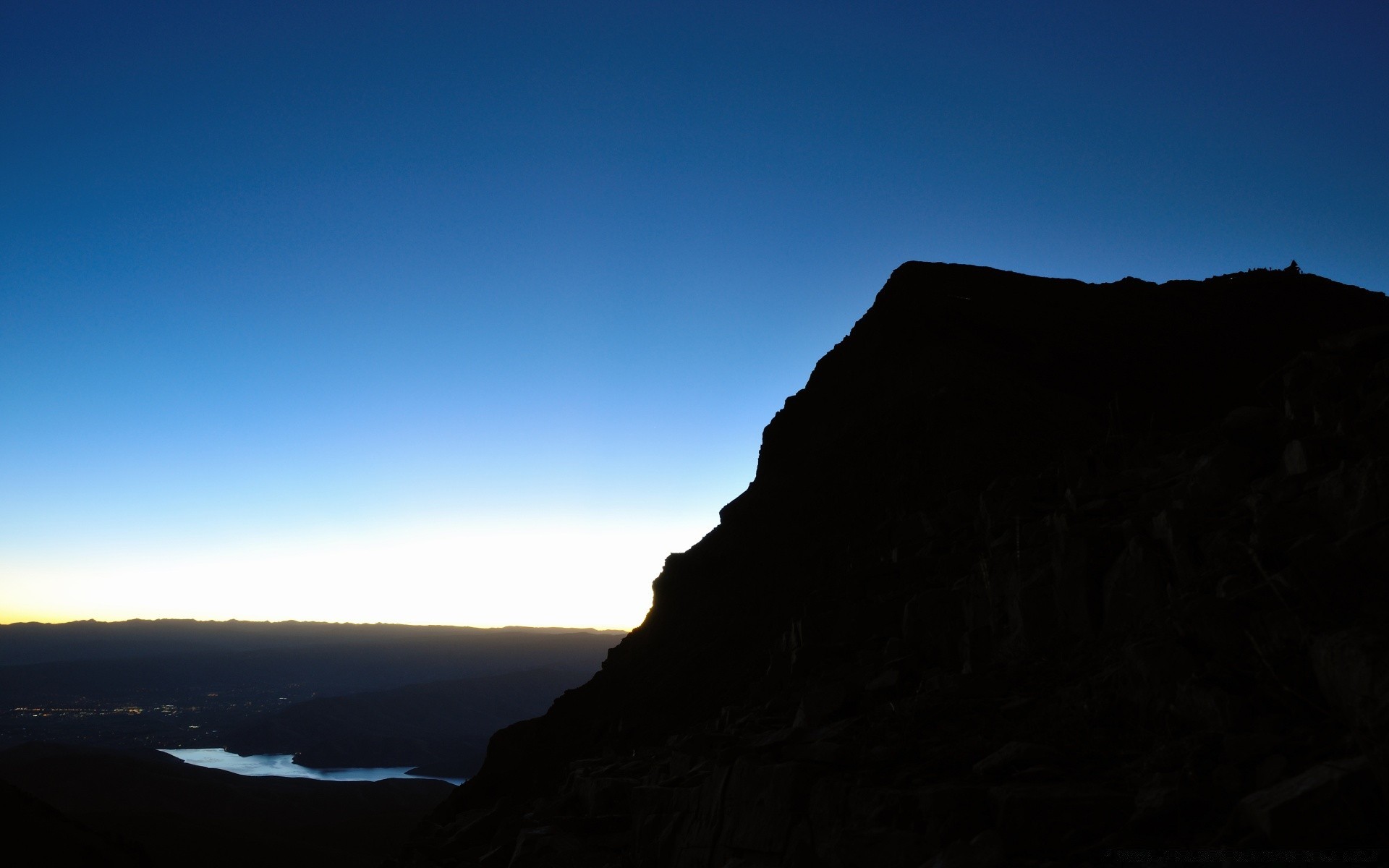 cielo puesta de sol montañas cielo paisaje amanecer viajes al aire libre anochecer noche luna naturaleza agua luz sol iluminado