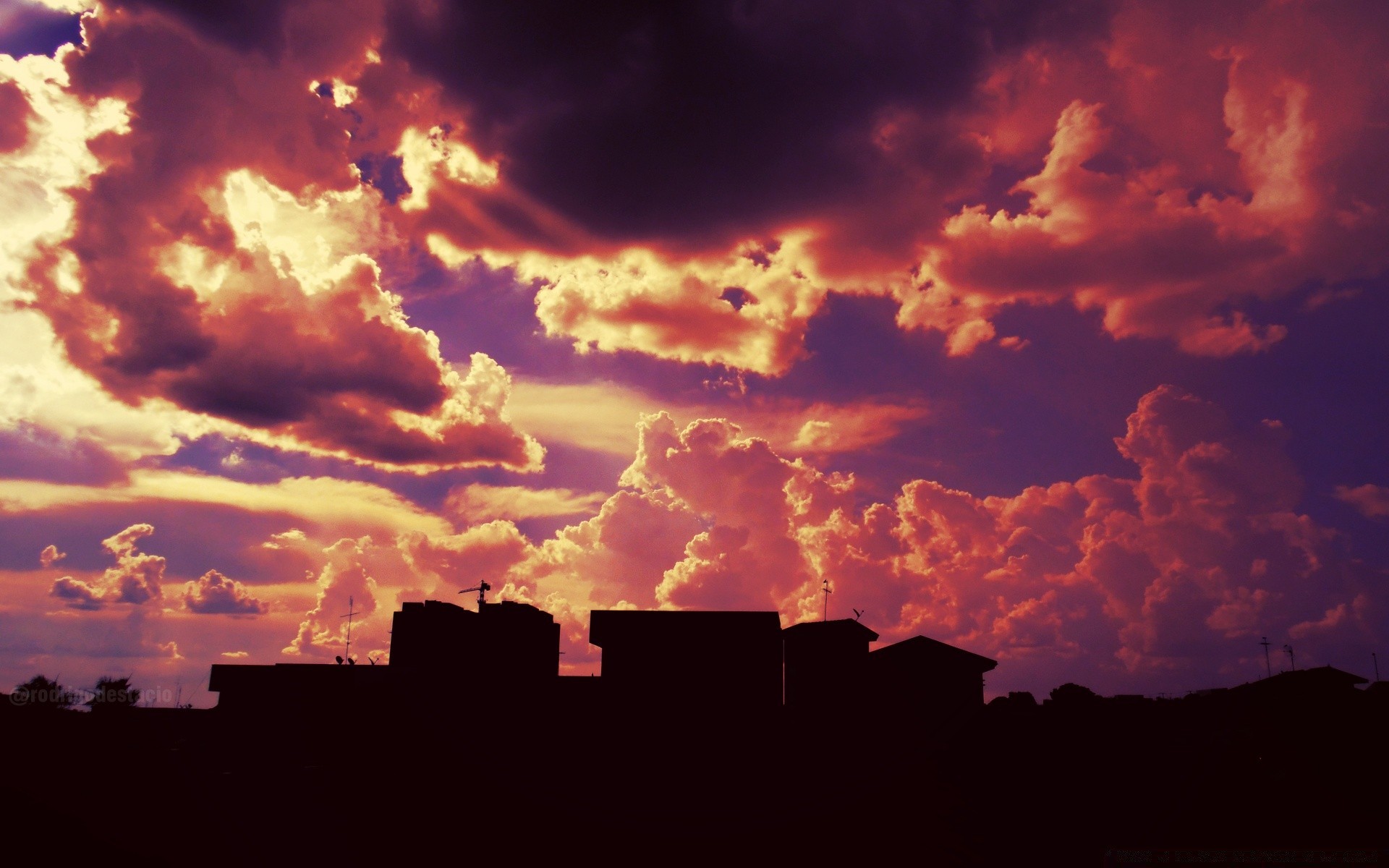 ciel coucher de soleil soir aube crépuscule ciel rétro-éclairé silhouette à l extérieur lumière soleil météo tempête