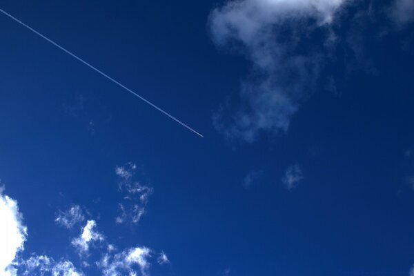 Ciel bleu dans les nuages