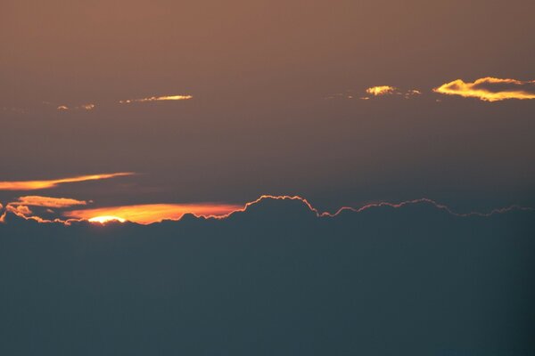 Gli ultimi raggi del sole al tramonto