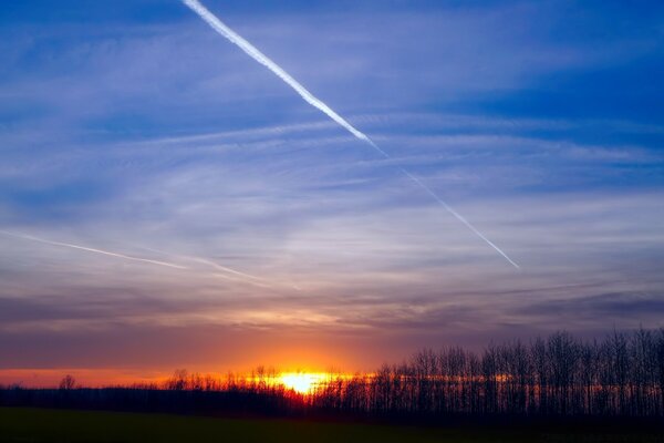 Sonnenuntergang rot am Himmel