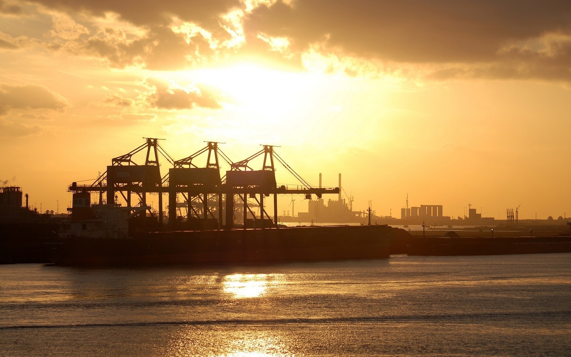 cielo agua mar puesta del sol muelle industria puerto sistema de transporte barco barco organización océano envío barco coche amanecer puerto cielo buque de carga organización