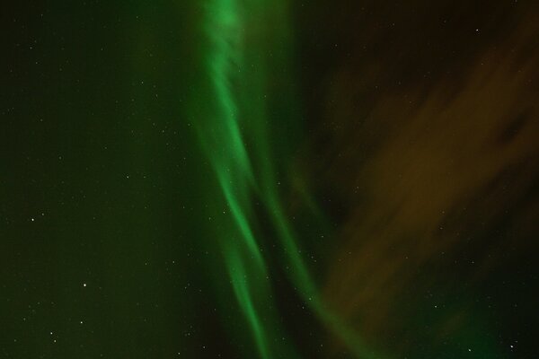 Aurora boreal. Céu escuro