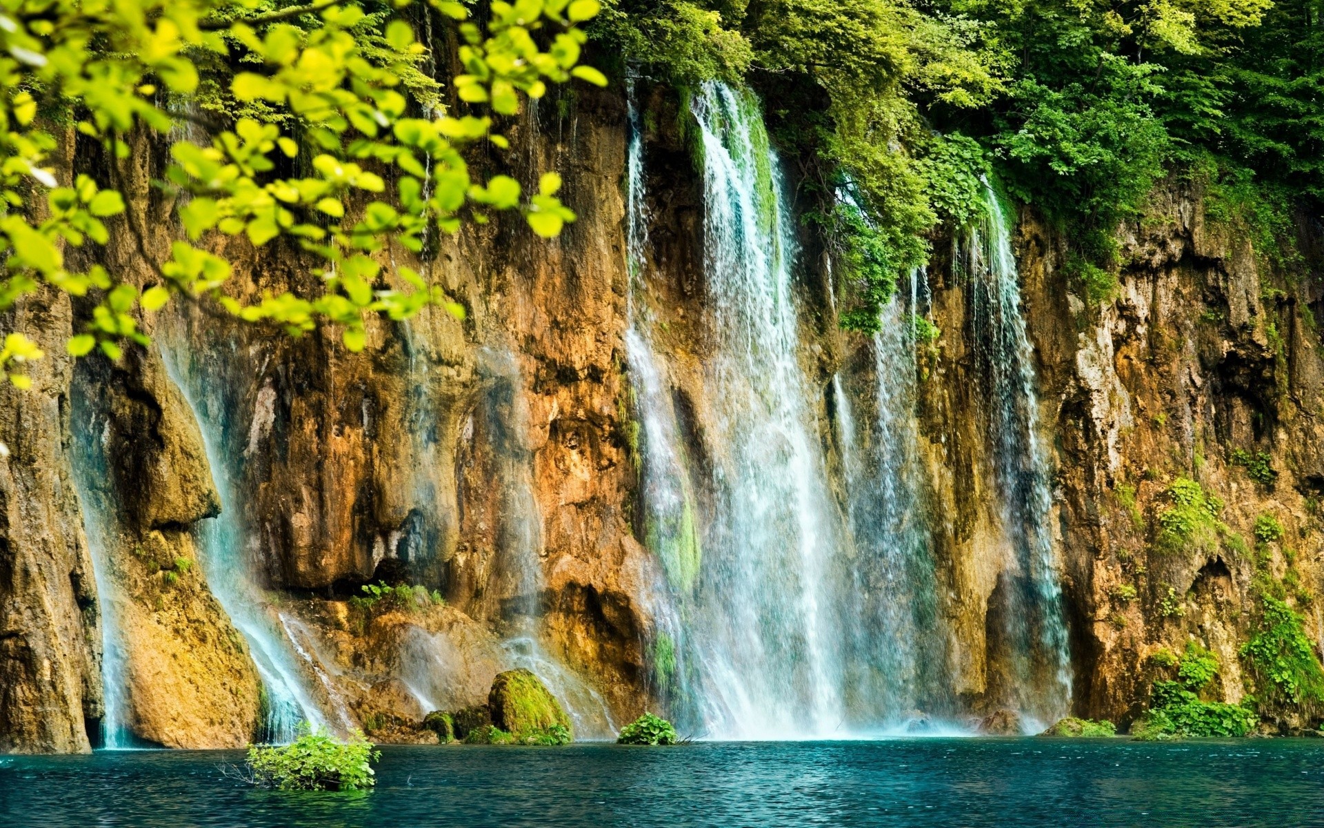 cascate acqua cascata natura cascata fiume viaggi flusso roccia autunno legno paesaggio all aperto parco bella tropicale scenico bagnato paesaggio foglia