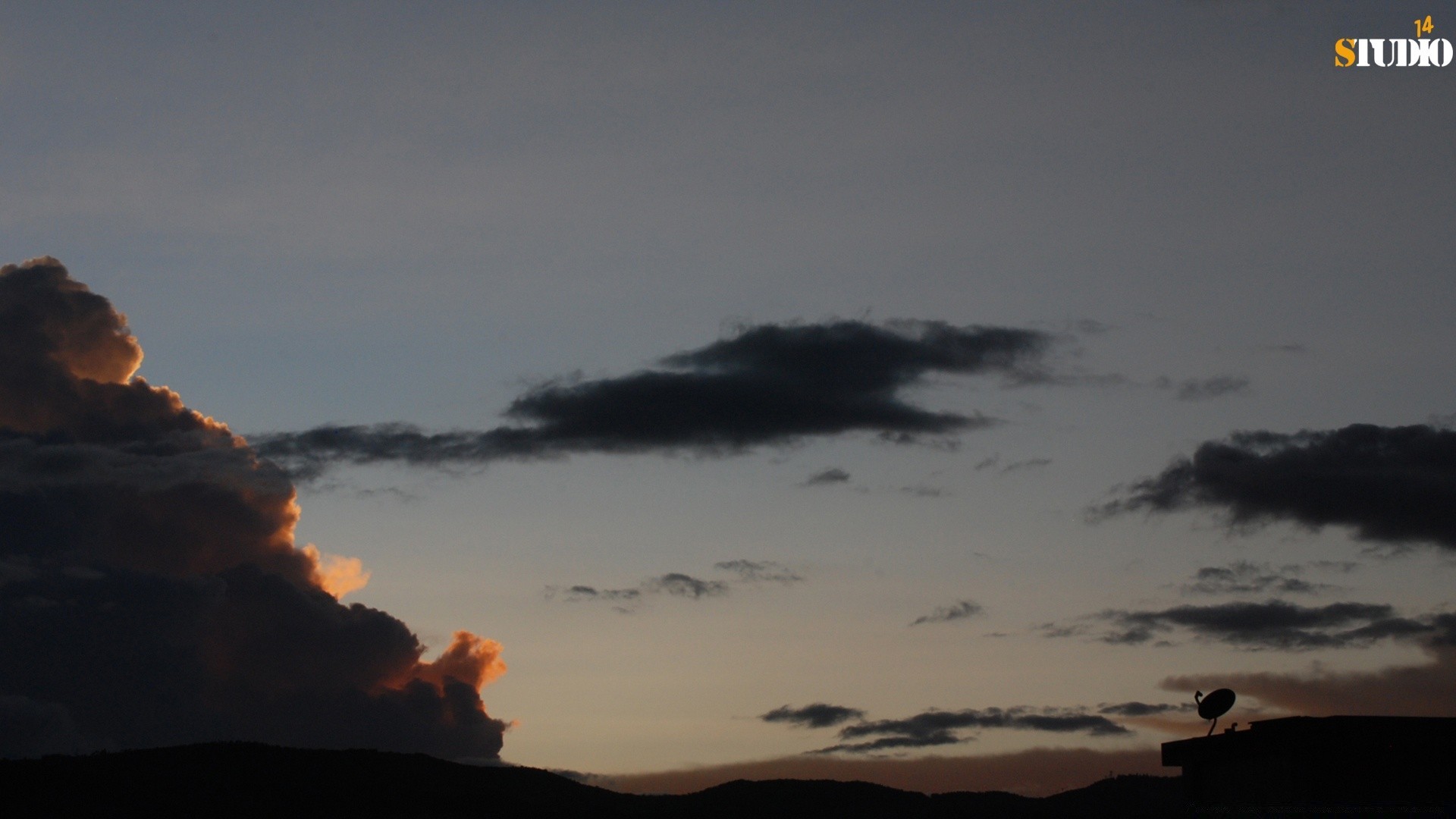 ciel coucher de soleil paysage rétro-éclairé aube eau soirée plage ciel montagne lumière du jour lumière crépuscule océan mer soleil tempête voyage volcan mer