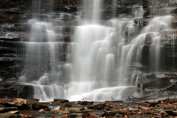 Muchas pequeñas cascadas, naturaleza