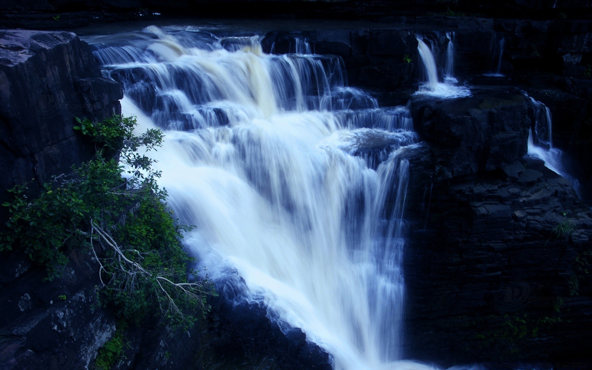 cascate acqua cascata fiume natura movimento viaggi flusso roccia all aperto autunno cascata fotografia paesaggio purezza legno flusso bagnato sfocatura paesaggio