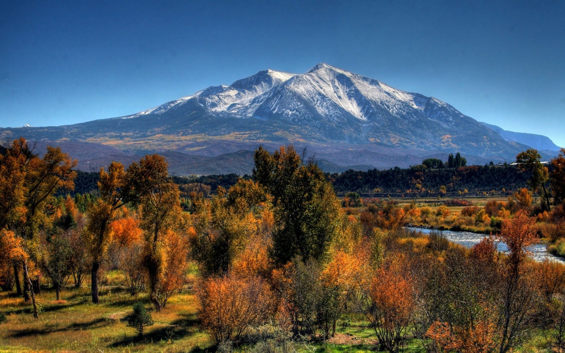 autunno paesaggio montagna natura all aperto cielo autunno viaggi albero scenico legno luce del giorno