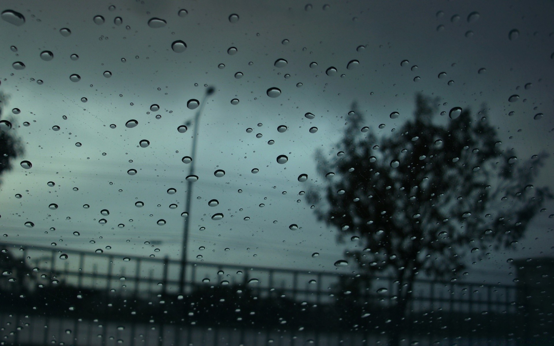 otoño lluvia caída mojado gotas lluvia rocío splash burbuja líquido resumen vidrio claro agua gotas escritorio beber claro textura ventana