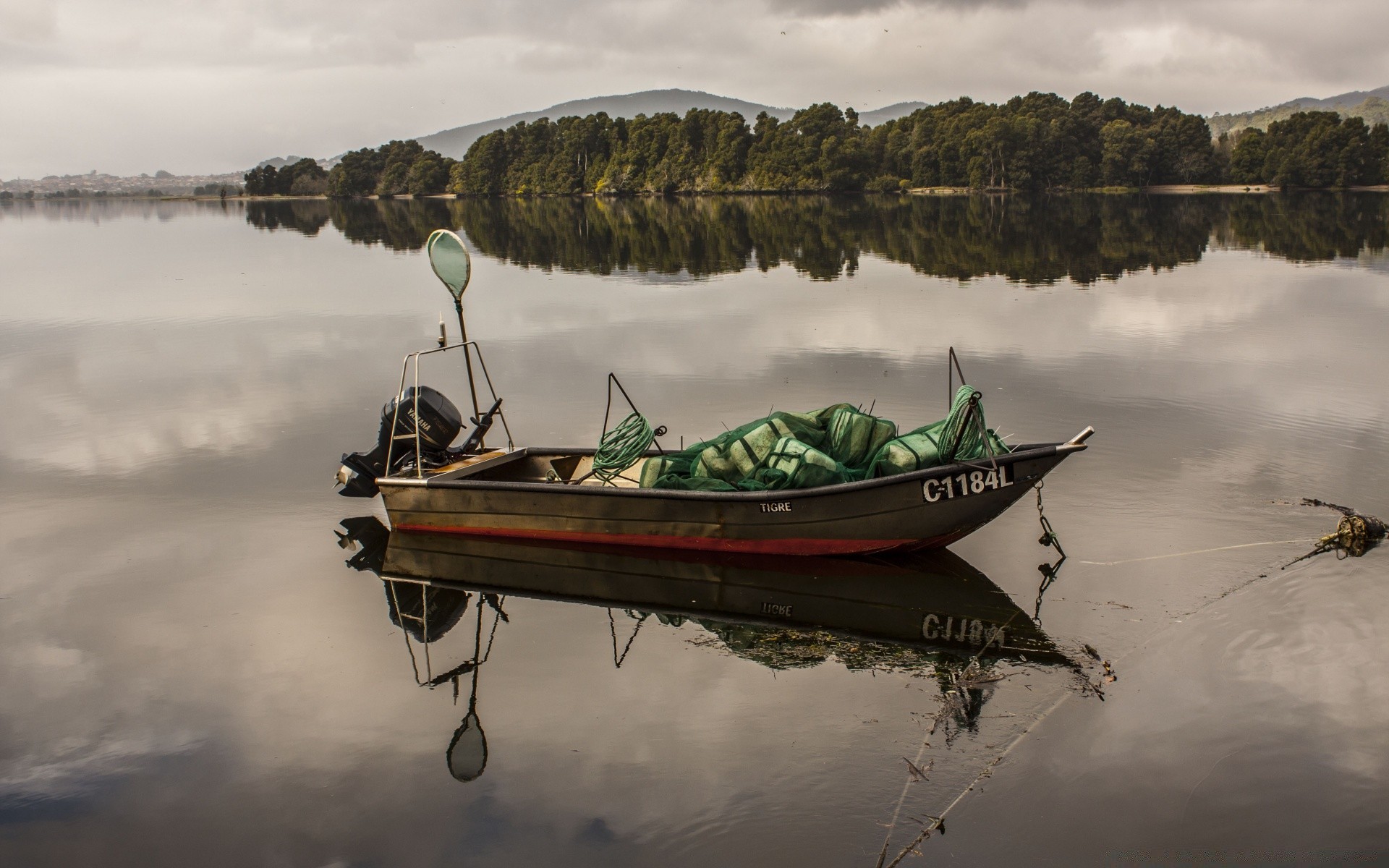 lago água barco embarcação rio céu viagem reflexão paisagem mar amanhecer ao ar livre pescador sistema de transporte carro oceano