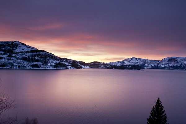 The surface of the lake against the background of snow-capped mountains