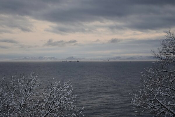 Ciel gris et mer d hiver