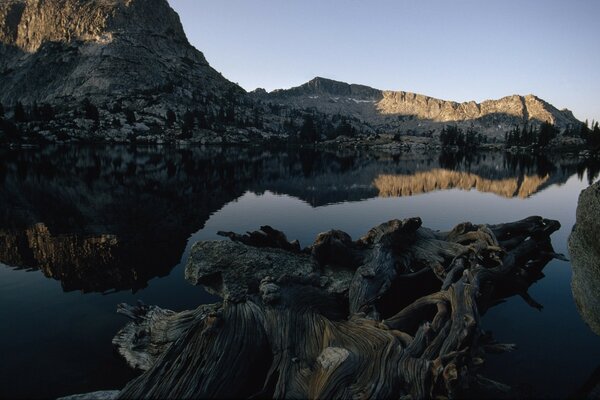 The lake is very beautiful. Mountains