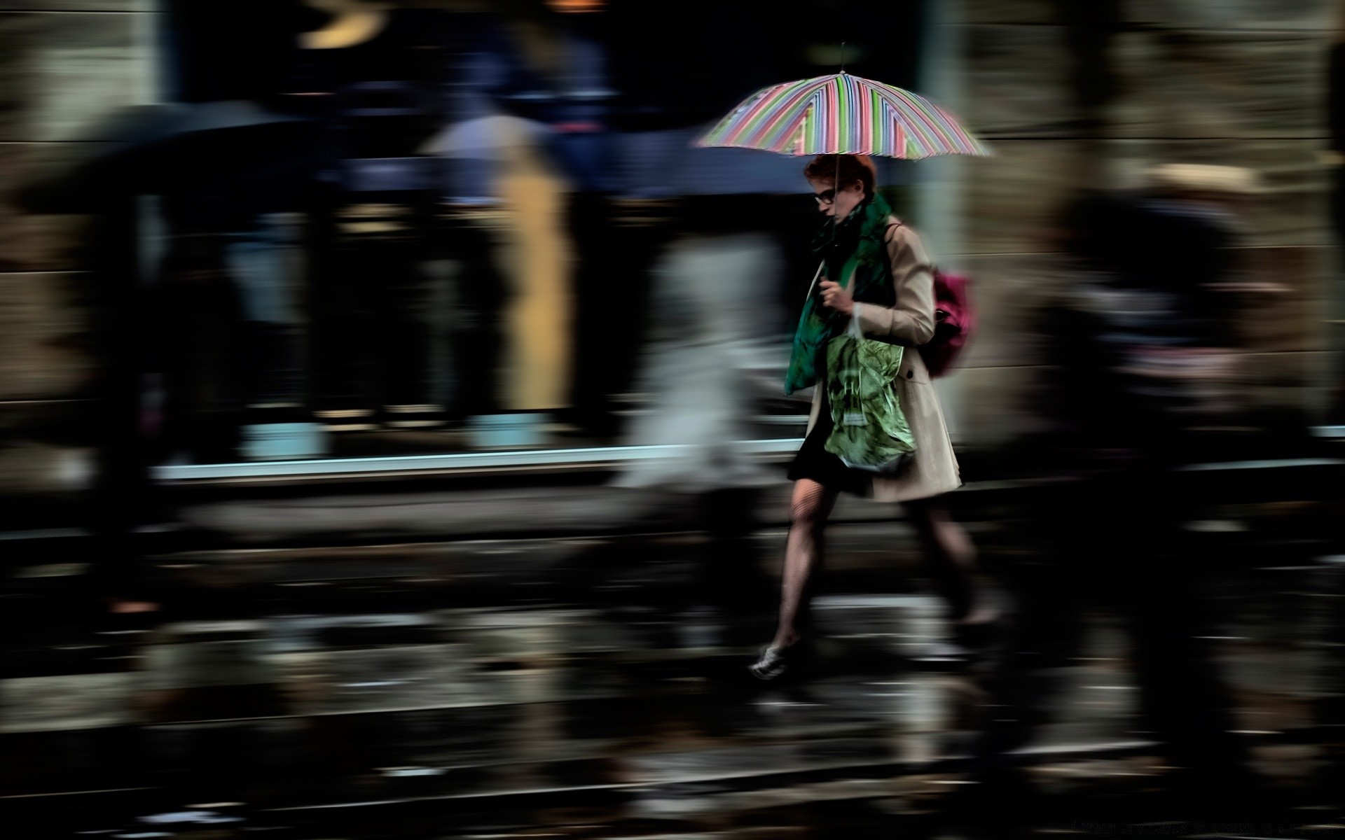 automne flou rue parapluie pluie route trafic adulte système de transport action femme ville dépêchez-vous homme fille un rapide course urbain voiture