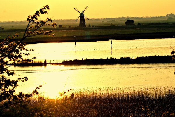 Sonnenuntergang Natur in Wasserreflexion