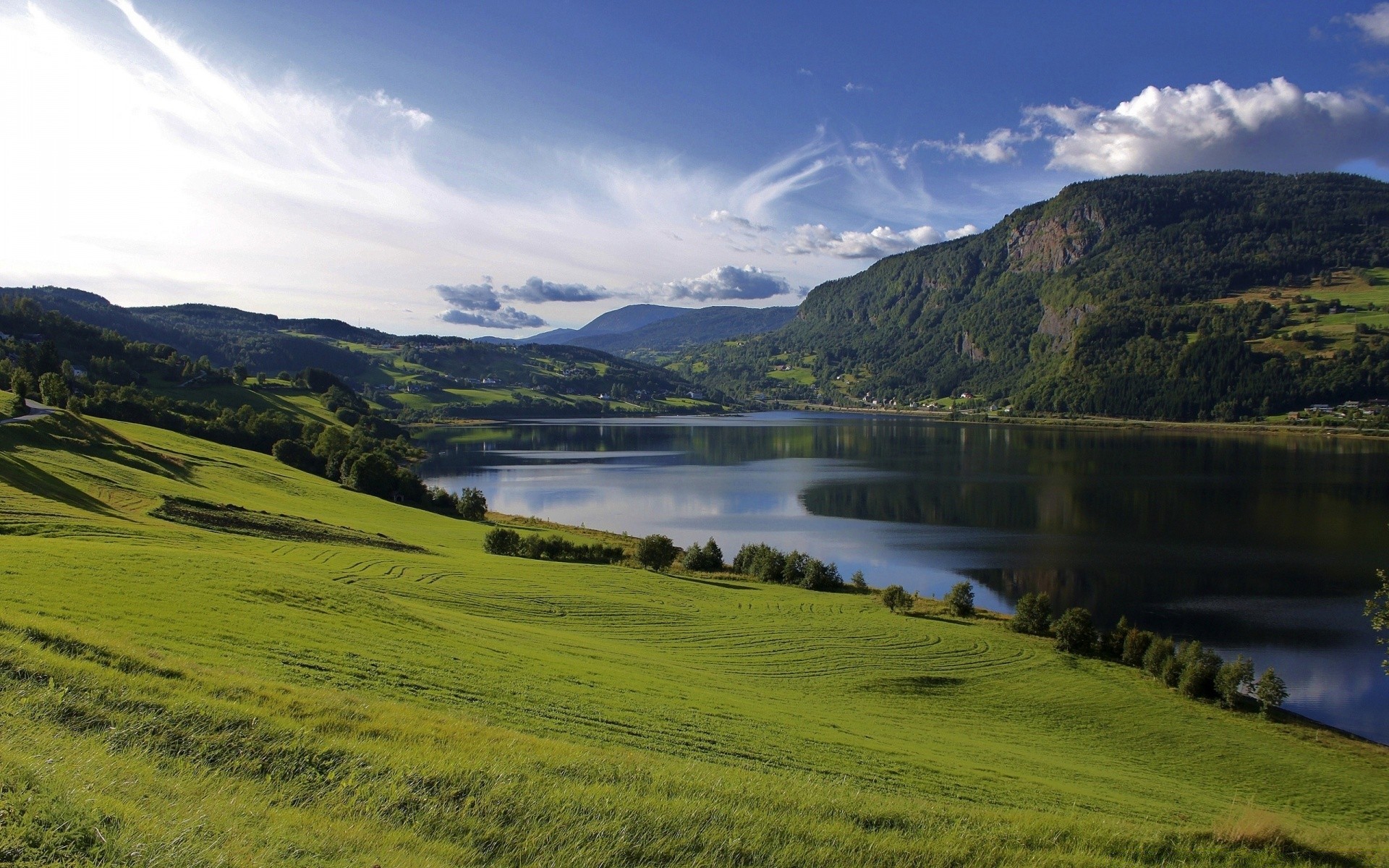 lago paisaje naturaleza agua al aire libre viajes montaña cielo hierba colina escénico valle río árbol madera