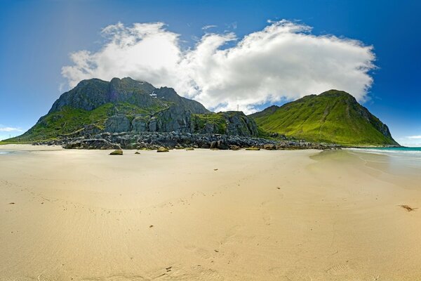 Perfekter Sand am Strand. Atemberaubende Insel