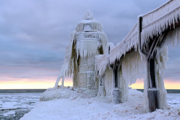 Miracle de la nature hivernale. Glace