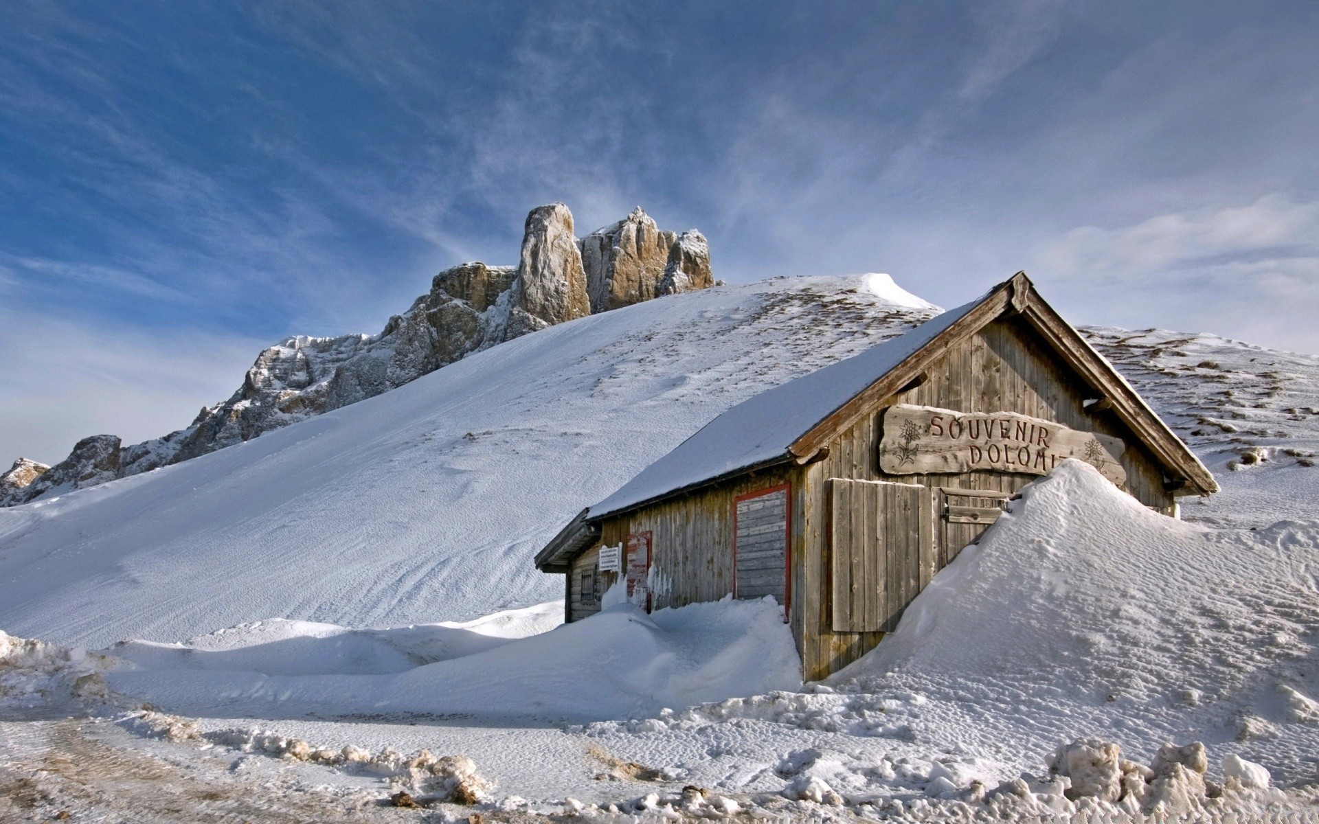 hiver neige montagne froid cabane glace chalet pittoresque station paysage en plein air bungalow congelé voyage pic de montagne lumière du jour gel bois alpine