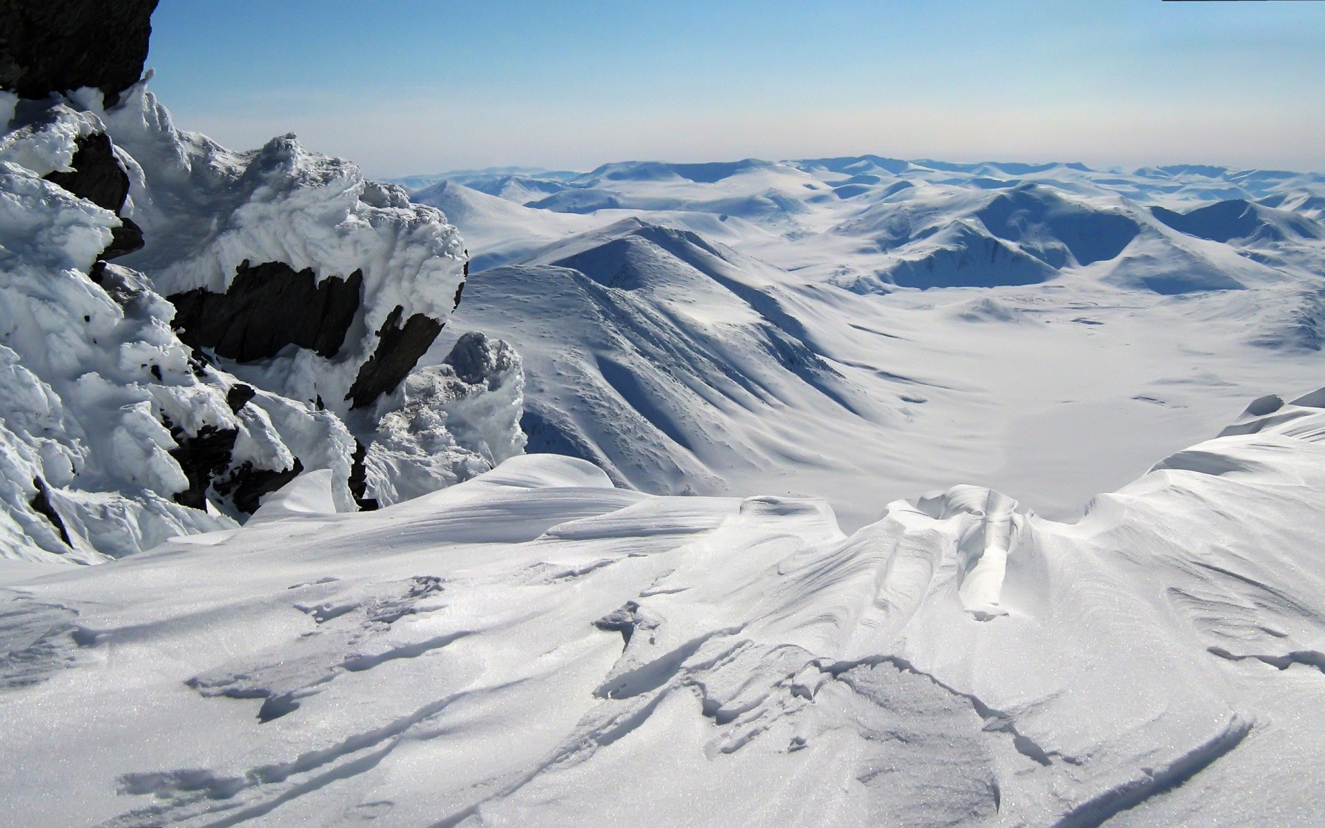 invierno nieve montañas hielo frío glaciar escénico pico de montaña colina paisaje aventura alta resort subir pinnacle luz del día