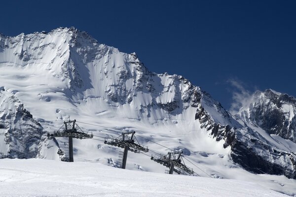 Mesmerizing snow-capped peaks in winter