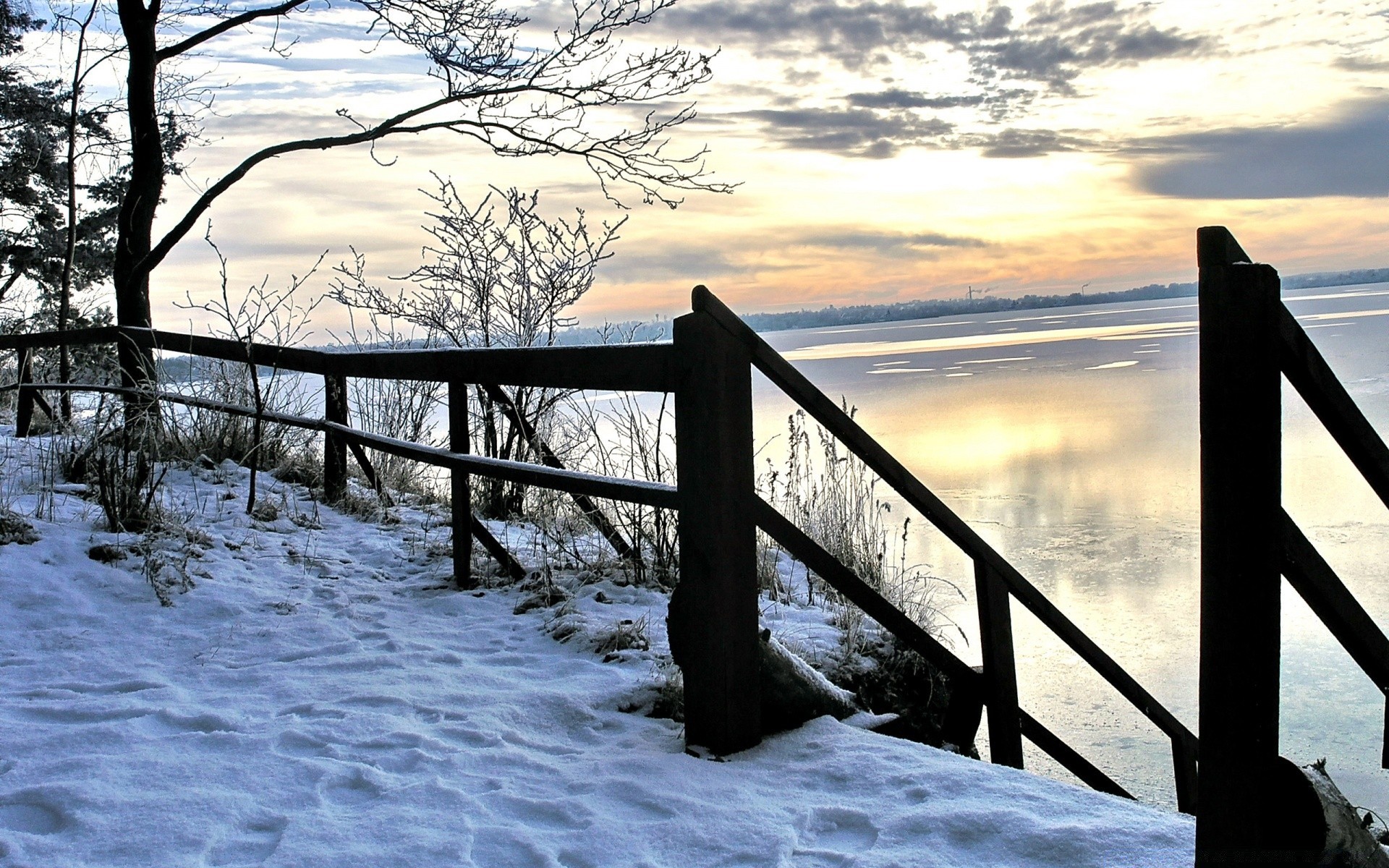 hiver eau paysage pont neige aube coucher de soleil ciel réflexion lac nature bois lumière à l extérieur froid rivière océan soir clôture