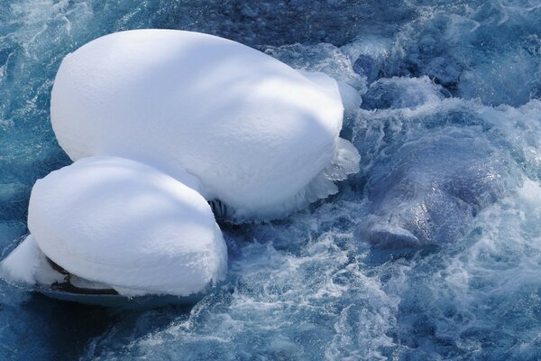 Glace pendant la saison neigeuse