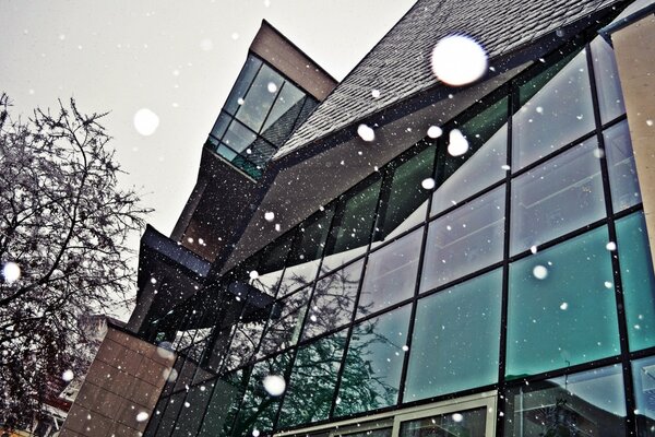 Stadt bei Schneefall