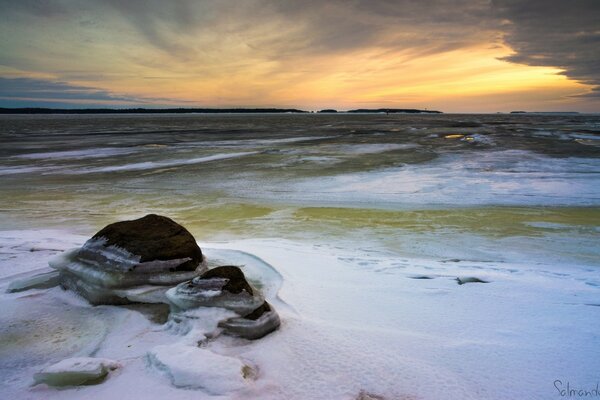 Zugefrorener Strand in der Nordsee