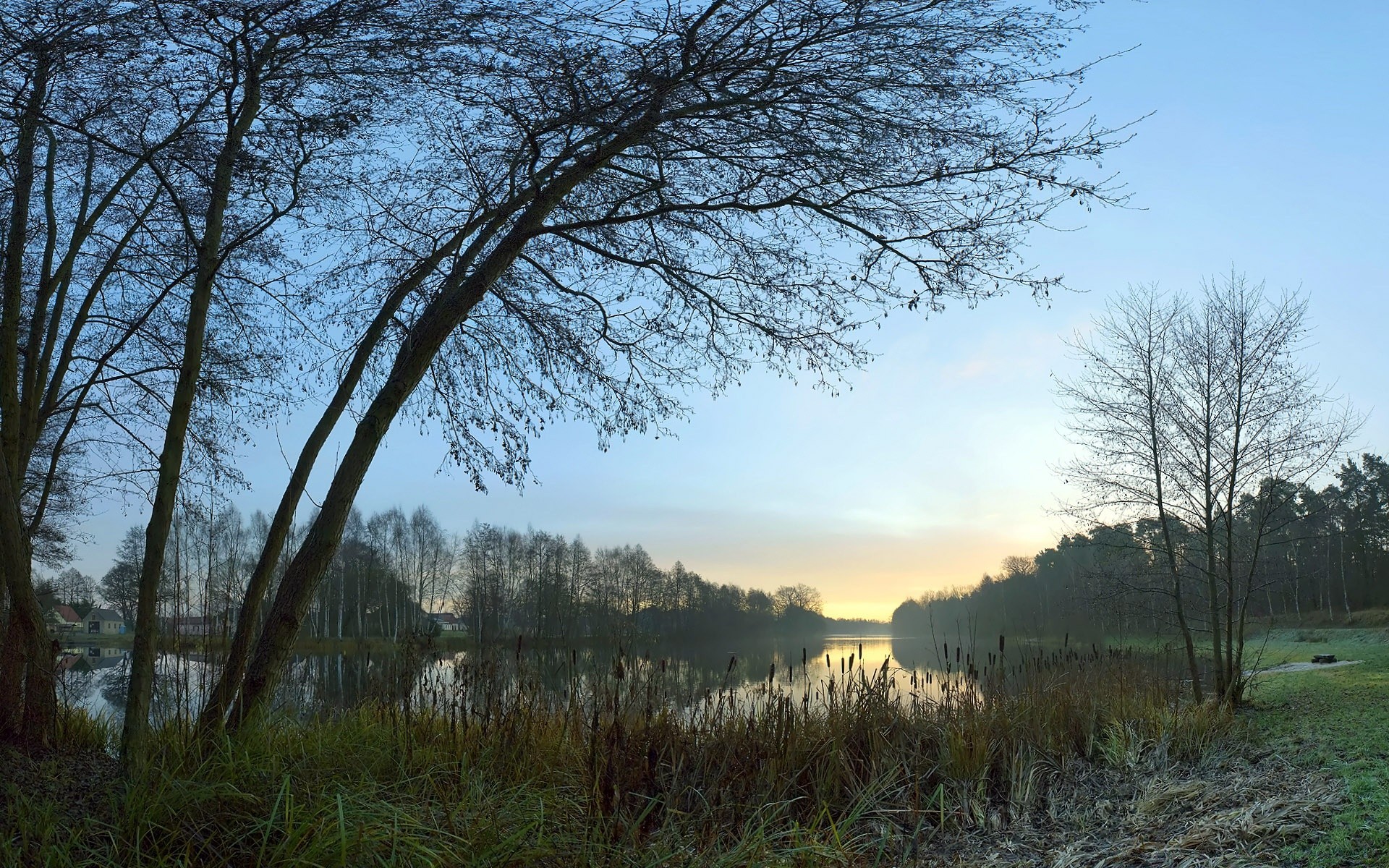 jeziora krajobraz drzewo natura świt drewno mgła niebo na zewnątrz słońce trawa jesień dobra pogoda malowniczy sezon wieś pogoda mgła park