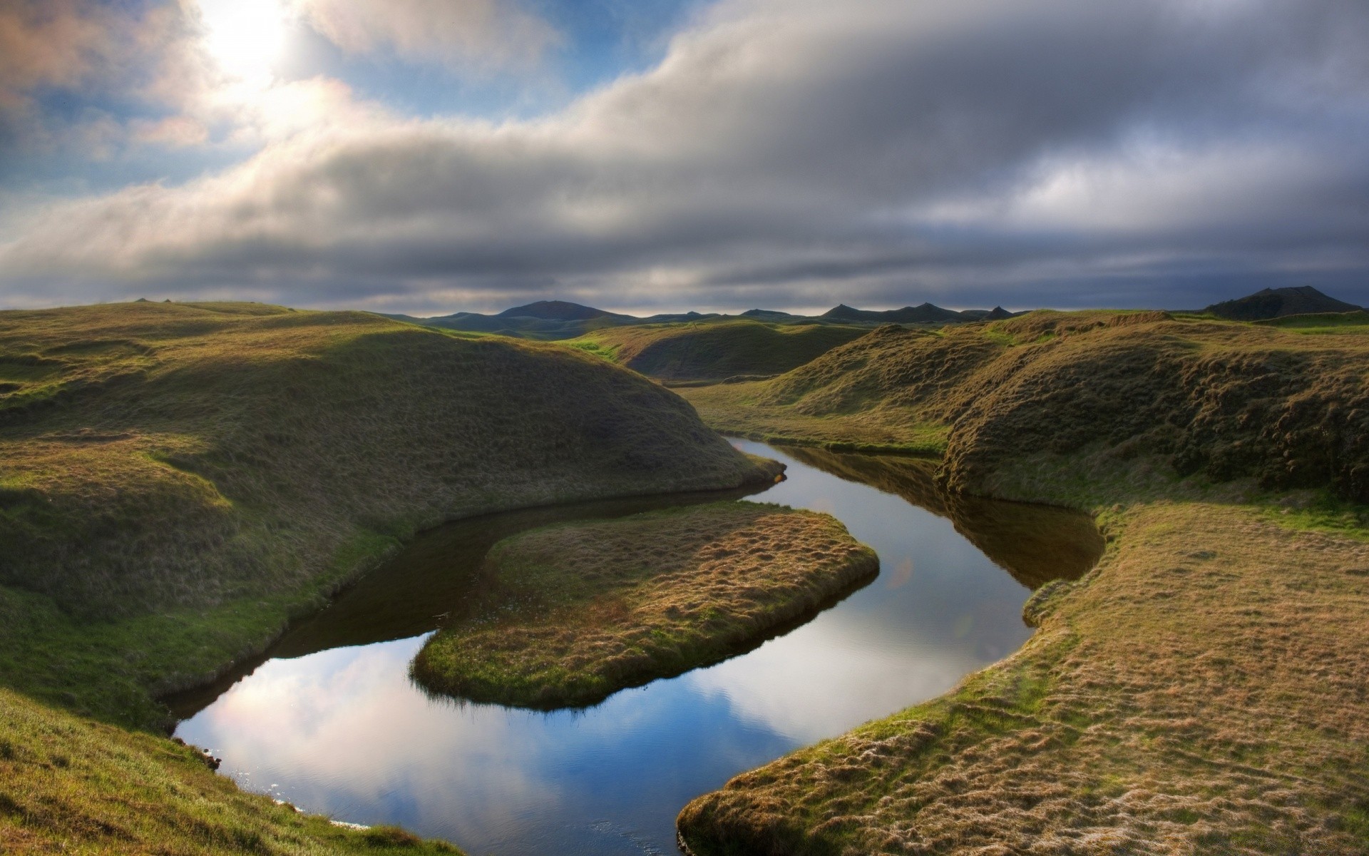 lago paisagem água rocha rio ao ar livre natureza céu cênica grama viagens reflexão montanhas mar pôr do sol mar