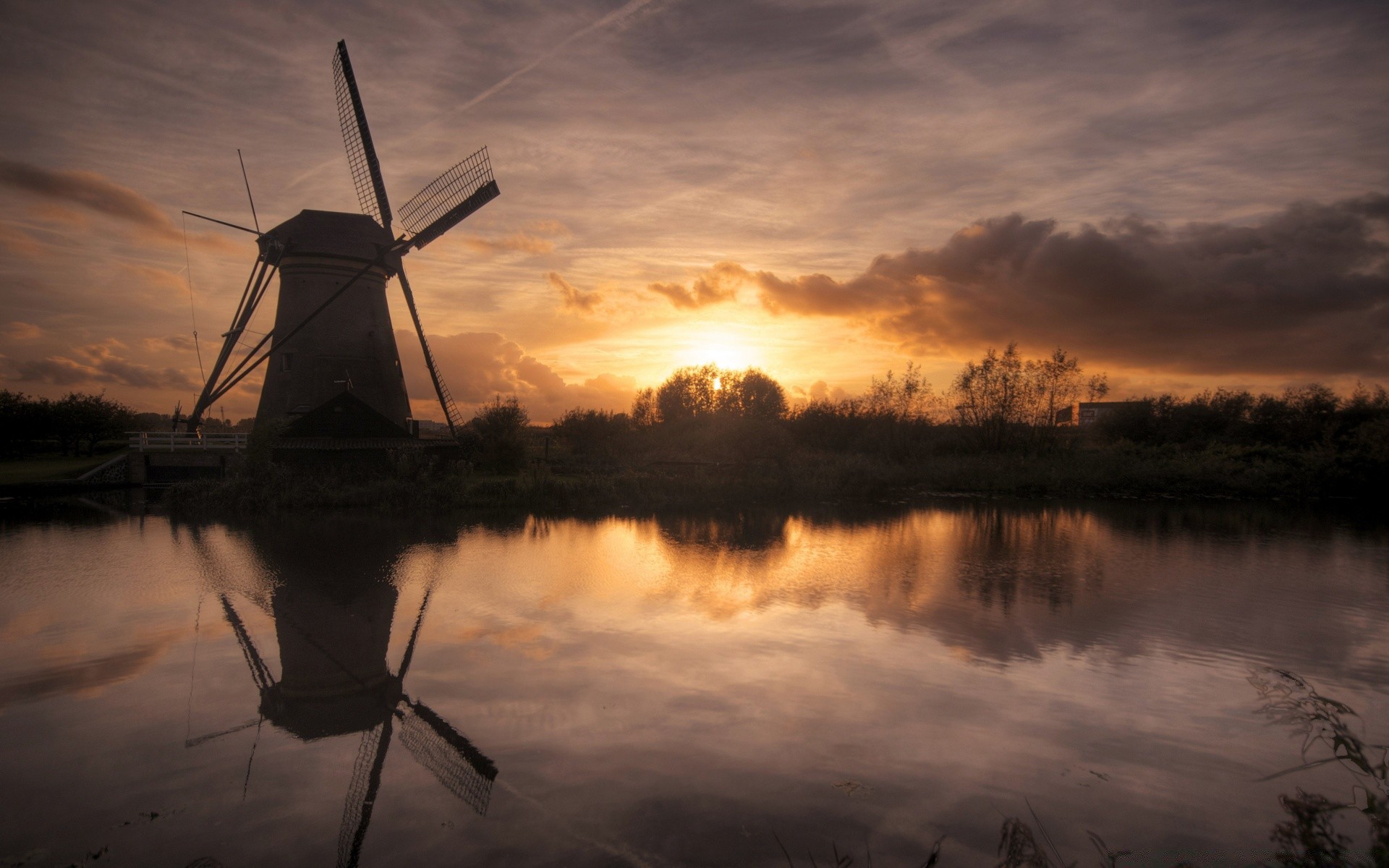 lac moulin à vent coucher de soleil eau aube vent meuleuse réflexion paysage silhouette soir ciel nature rétro-éclairé crépuscule soleil rivière énergie