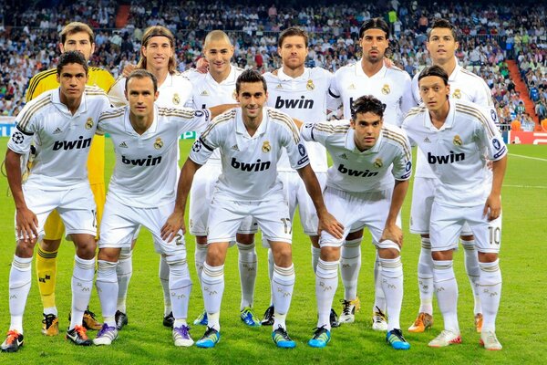 Equipe antes do início do jogo de futebol