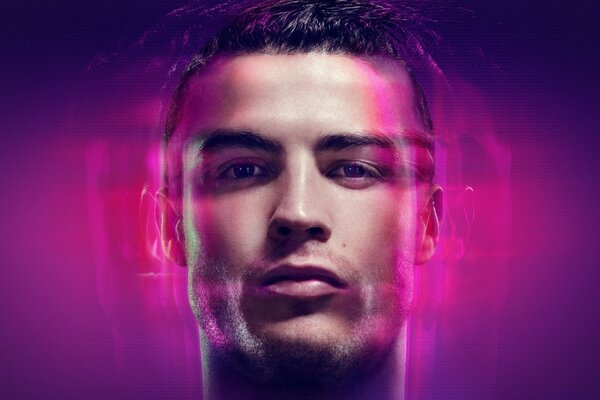 Visage de Cristiano Ronaldo sur fond lilas