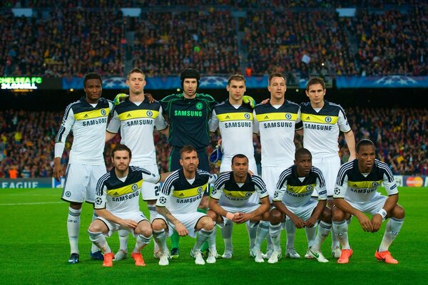 Equipo de fútbol. Estadio y gradas