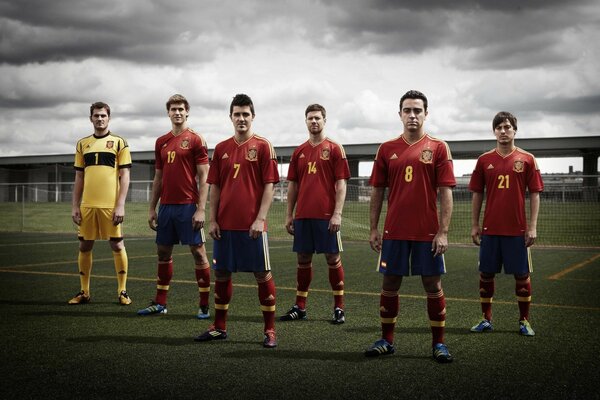 Jogadores da Seleção Espanhola no campo de futebol