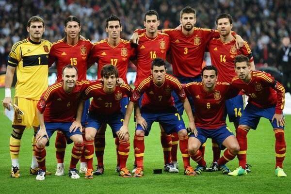 Equipe de futebol posa em Campo Verde